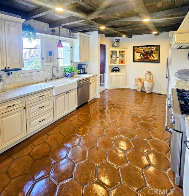 Detail Gallery Image 7 of 21 For 1005 W Roses, San Gabriel,  CA 91775 - 3 Beds | 2 Baths