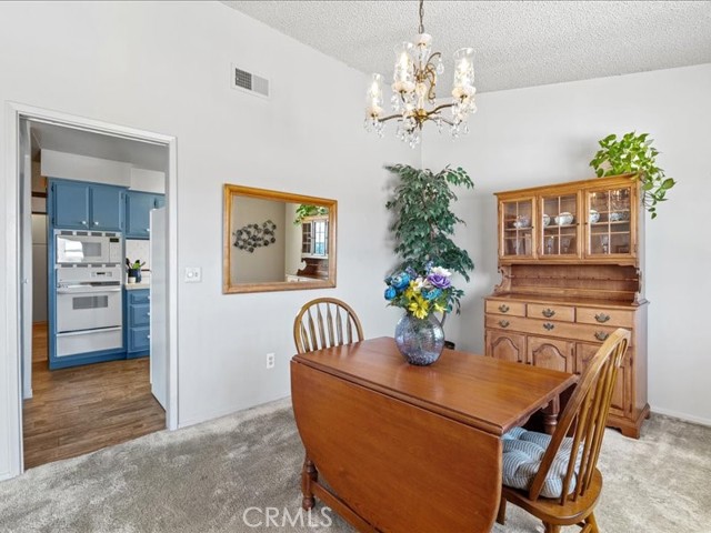 Detail Gallery Image 12 of 34 For 6030 Maury Ave, Woodland Hills,  CA 91367 - 4 Beds | 2/1 Baths