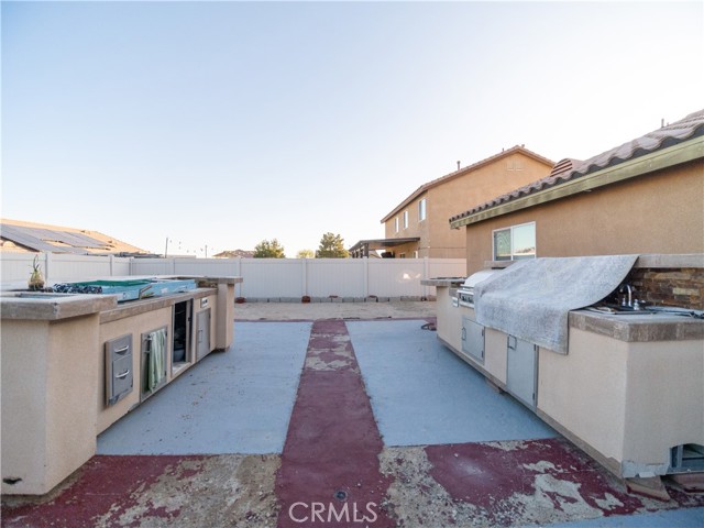 Detail Gallery Image 4 of 19 For 16066 Pawnee Pl, Victorville,  CA 92394 - 3 Beds | 2 Baths