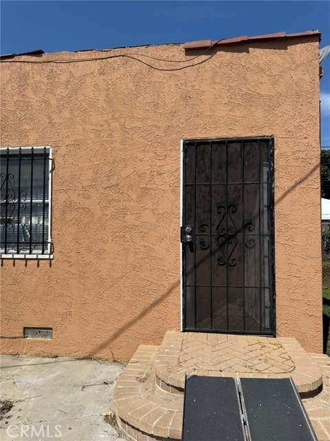 1229 E 89th Street, Los Angeles CA: https://media.crmls.org/medias/a7c29ab8-0e51-476b-b311-59888b988dd4.jpg