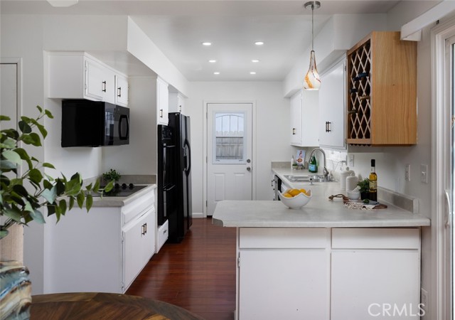 Detail Gallery Image 6 of 18 For 7901 Rhine Dr, Huntington Beach,  CA 92647 - 4 Beds | 2 Baths