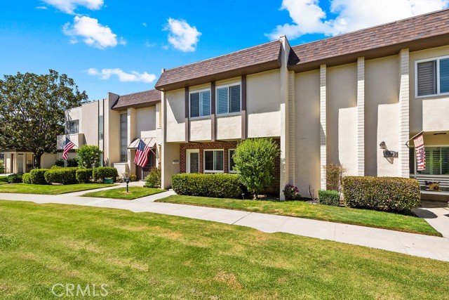 Detail Gallery Image 30 of 42 For 9736 Monte Carlo Cir, Huntington Beach,  CA 92646 - 4 Beds | 2/1 Baths