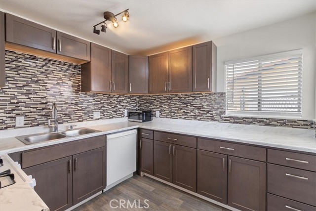 Detail Gallery Image 7 of 22 For 43324 45th St, Lancaster,  CA 93536 - 3 Beds | 3 Baths