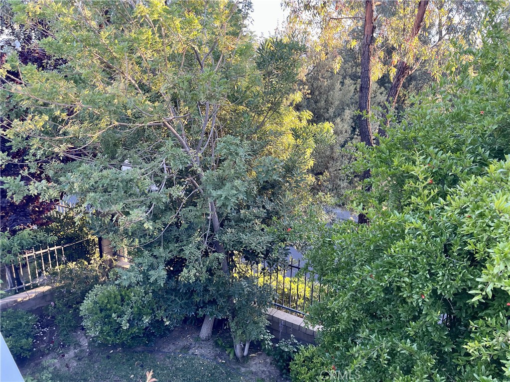https://media.crmls.org/medias/a7c3b243-9619-4782-a0f2-d8d39e2da799.jpg?preset=X-Large