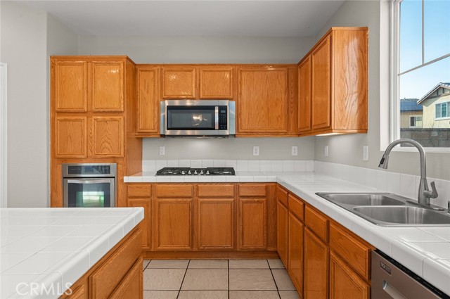 Detail Gallery Image 6 of 43 For 12966 Eastern Shore Dr, Corona,  CA 92880 - 4 Beds | 2/1 Baths