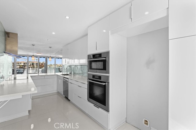 Detail Gallery Image 8 of 38 For 4053 Aladdin Dr, Huntington Beach,  CA 92649 - 3 Beds | 2/1 Baths