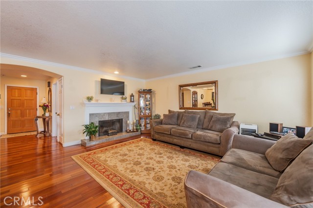 Detail Gallery Image 2 of 37 For 1043 W 12th, San Pedro,  CA 90731 - 3 Beds | 2/1 Baths