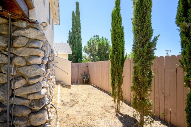 Detail Gallery Image 25 of 25 For 2526 Foothill Bld #1/2,  La Crescenta,  CA 91214 - 2 Beds | 1 Baths