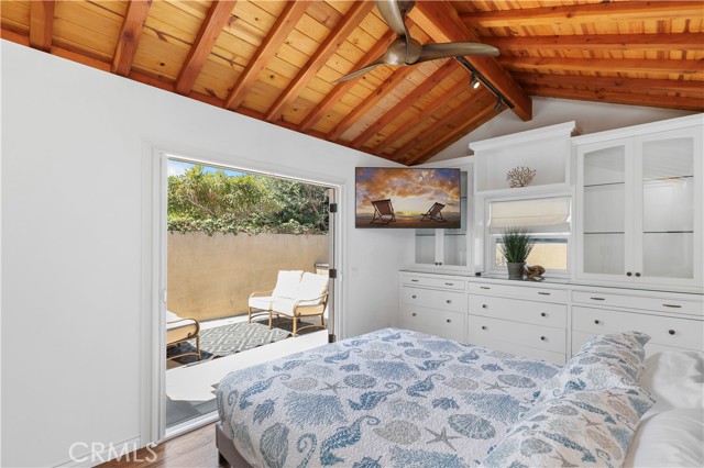 1029 Glenneyre Street, Laguna Beach CA: https://media.crmls.org/medias/a7c6e8ad-e859-4a5d-92f5-10fbaf2bf67c.jpg