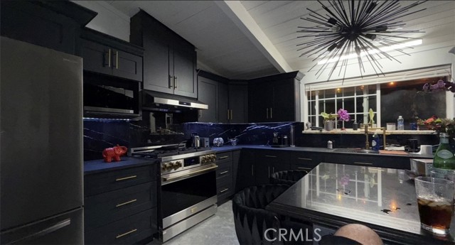 Detail Gallery Image 4 of 10 For 9197 Haddon, Sun Valley,  CA 91352 - 3 Beds | 3 Baths