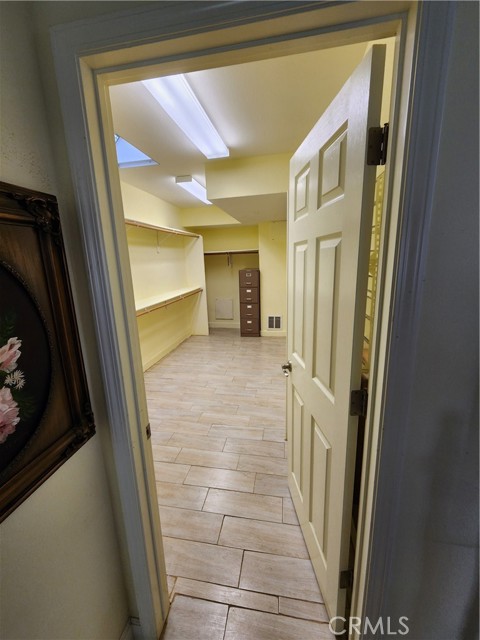 1921 St John Rd, Seal Beach CA: https://media.crmls.org/medias/a7c84fa5-212e-4fe4-80b2-25adf2ffe91f.jpg