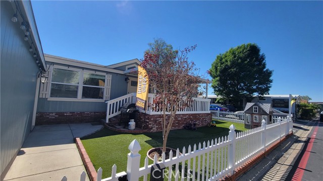 Detail Gallery Image 2 of 23 For 5815 E La Palma #130,  Anaheim,  CA 92807 - 4 Beds | 2 Baths