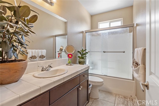 863 Legacy Drive, Lemoore CA: https://media.crmls.org/medias/a7c92483-42f5-48e1-bb54-ac0ff0a9cac8.jpg