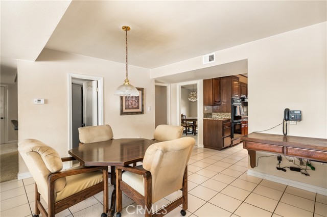 Detail Gallery Image 34 of 75 For 6040 Pat Ave, Woodland Hills,  CA 91367 - 5 Beds | 4/2 Baths