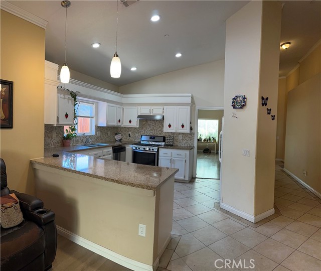 Detail Gallery Image 7 of 27 For 16312 Molino, Victorville,  CA 92395 - 3 Beds | 2 Baths