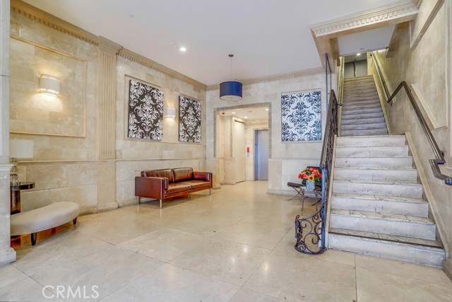 35 Raymond N, Pasadena CA: https://media.crmls.org/medias/a7caaaa5-ce7b-4523-a940-69ea1555a431.jpg