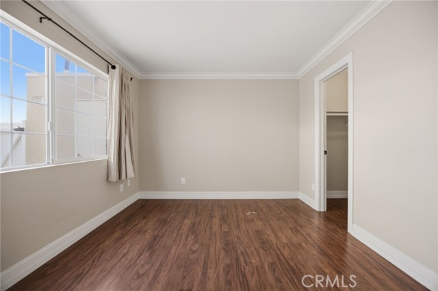 19208 Hamlin Street, 5 photo 35