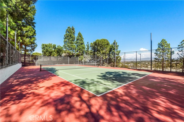 Harbor Ridge amenities include 3 tennis courts.