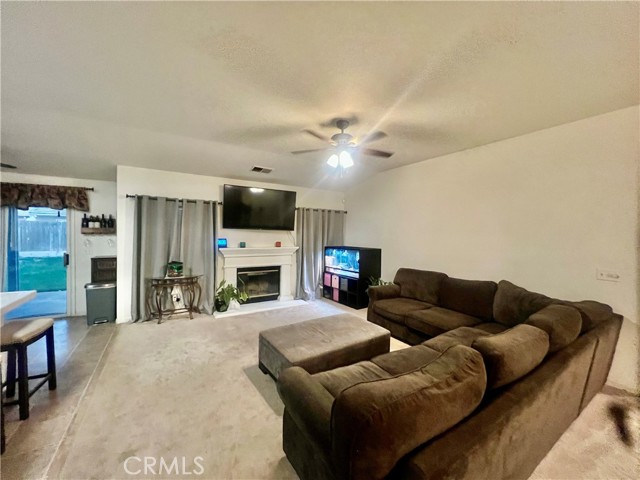 Detail Gallery Image 9 of 26 For 2697 E Skyview Ave, Fresno,  CA 93720 - 3 Beds | 2/1 Baths