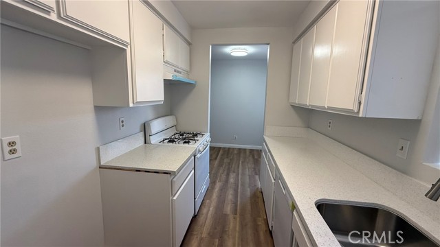 Detail Gallery Image 3 of 11 For 300 S 5th a,  Monrovia,  CA 91016 - 1 Beds | 1 Baths