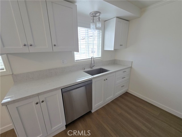 Detail Gallery Image 6 of 16 For 1214 Agate St #D,  Redondo Beach,  CA 90277 - 1 Beds | 1 Baths
