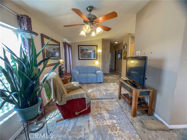 Detail Gallery Image 12 of 42 For 21001 Plummer St #12,  Chatsworth,  CA 91311 - 2 Beds | 2 Baths