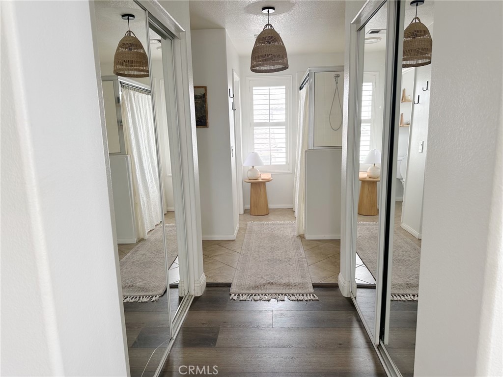 https://media.crmls.org/medias/a7cd0575-d116-47e5-8146-6cc72966b3ef.jpg?preset=X-Large