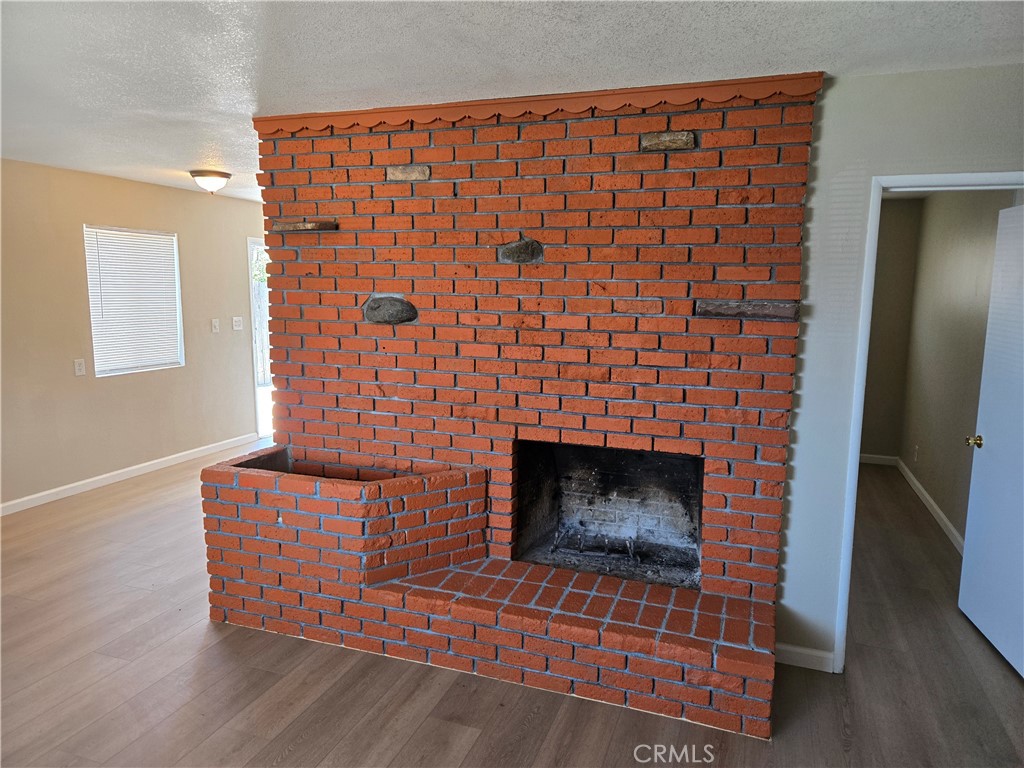 https://media.crmls.org/medias/a7cd1597-2154-46b0-ac35-e0a92ff12a6b.jpg?preset=X-Large