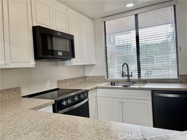 Detail Gallery Image 5 of 11 For 5959 Peacock Ridge Rd #2,  Rancho Palos Verdes,  CA 90275 - 2 Beds | 2 Baths