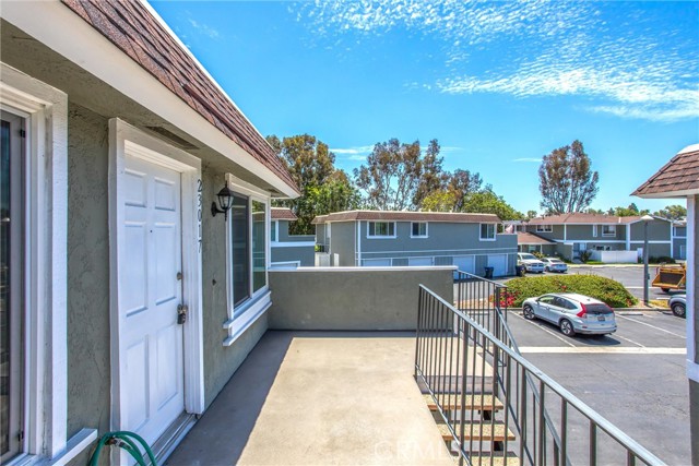 23017 Via Pimiento, Mission Viejo CA: https://media.crmls.org/medias/a7ce03a0-4b50-428d-9a71-c9bd255c8f26.jpg