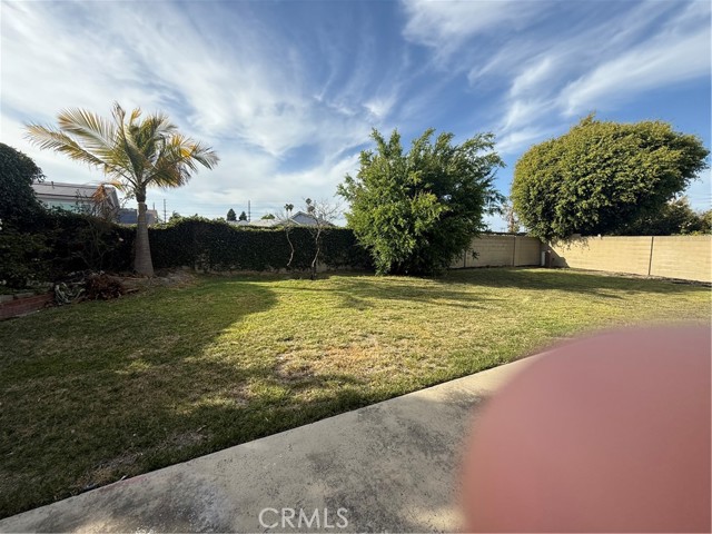 Image 11 of 31 For 9831 Cloverdale Avenue