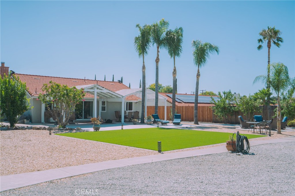 https://media.crmls.org/medias/a7ce1fbb-f123-4204-9a18-3db6ad12894b.jpg?preset=X-Large