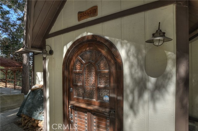 28545 Wabash Drive, Lake Arrowhead CA: https://media.crmls.org/medias/a7ce65ae-f61e-40ca-9bb5-4971a9ba13e4.jpg