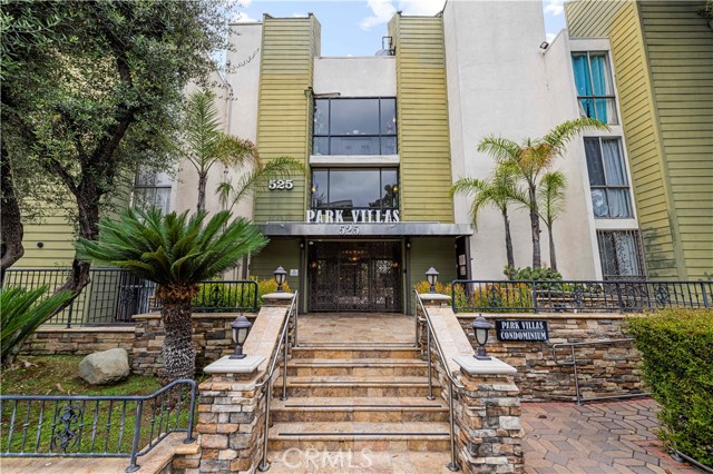 525 S Ardmore Ave, Los Angeles CA: https://media.crmls.org/medias/a7ce9b5b-1301-460a-a6c0-836f9df51c77.jpg