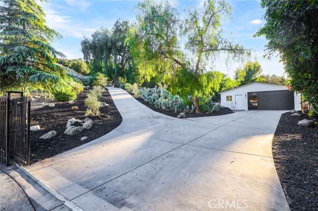 9425 Gierson Avenue, Chatsworth CA: https://media.crmls.org/medias/a7cec273-e002-4bca-a456-0b6c3324ff97.jpg
