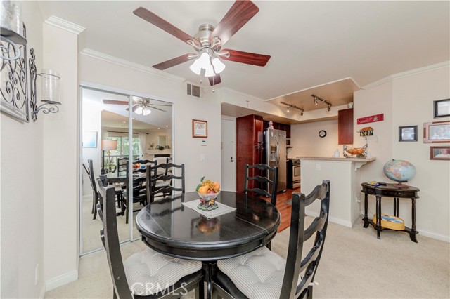 Detail Gallery Image 9 of 36 For 21450 Burbank Bld #211,  Woodland Hills,  CA 91367 - 2 Beds | 2 Baths