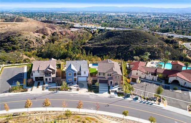 Detail Gallery Image 26 of 27 For 21162 Poema Pl, Chatsworth,  CA 91311 - 5 Beds | 5/2 Baths