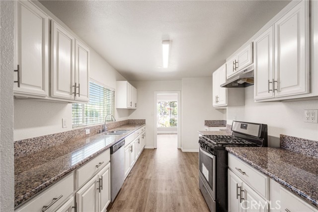 122 E 83rd Street, Los Angeles CA: https://media.crmls.org/medias/a7cf946b-1c81-452e-be28-c663e6e3530e.jpg