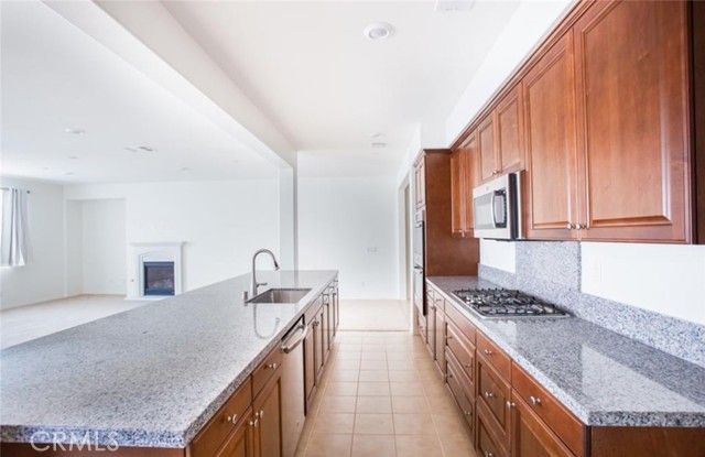 Detail Gallery Image 9 of 32 For 5336 Cormorant, Jurupa Valley,  CA 91752 - 6 Beds | 4/1 Baths