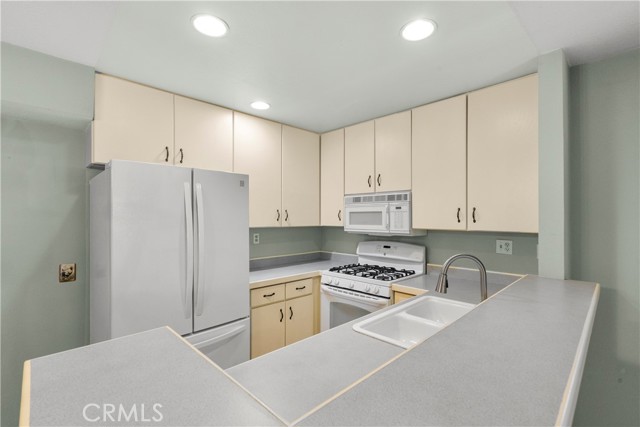 Detail Gallery Image 12 of 29 For 18830 Mandan St #101,  Canyon Country,  CA 91351 - 2 Beds | 2 Baths