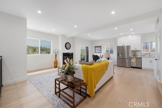 4850 Buchanan, Los Angeles CA: https://media.crmls.org/medias/a7d108a6-312d-4a57-8723-bef1c94e4fe9.jpg