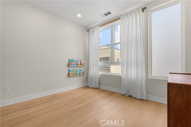 Detail Gallery Image 33 of 41 For 2753 Waverly Dr #705,  Los Angeles,  CA 90039 - 2 Beds | 3 Baths