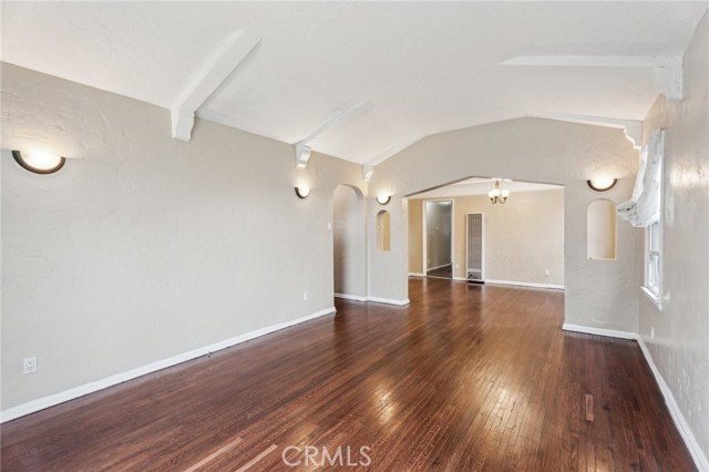 124 W 110th Street, Los Angeles CA: https://media.crmls.org/medias/a7d1f0ce-d14a-4d69-adb1-9f5dd5a26277.jpg