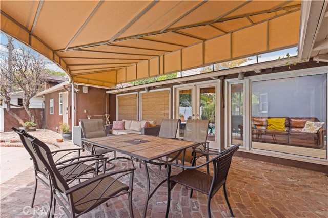 13405 Tiara Street, Valley Glen CA: https://media.crmls.org/medias/a7d2cdef-b635-4026-acb3-e461136f272c.jpg