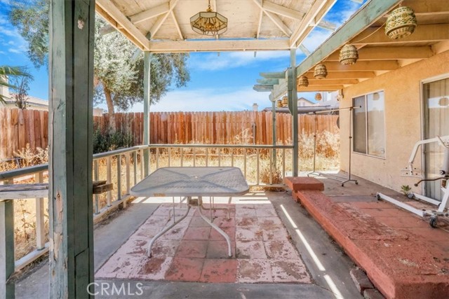 Detail Gallery Image 9 of 45 For 14042 Rogers Ln, Victorville,  CA 92392 - 3 Beds | 2 Baths