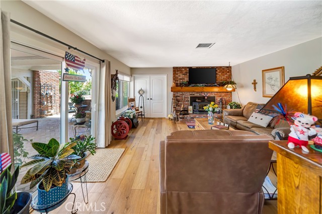 433 Fairway Drive, Palmdale CA: https://media.crmls.org/medias/a7d5537b-62bf-41dc-93d4-88139267108d.jpg