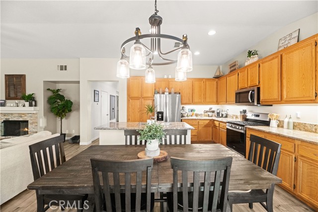 Detail Gallery Image 19 of 49 For 32816 Autumn Wood Cir, Lake Elsinore,  CA 92530 - 3 Beds | 2 Baths