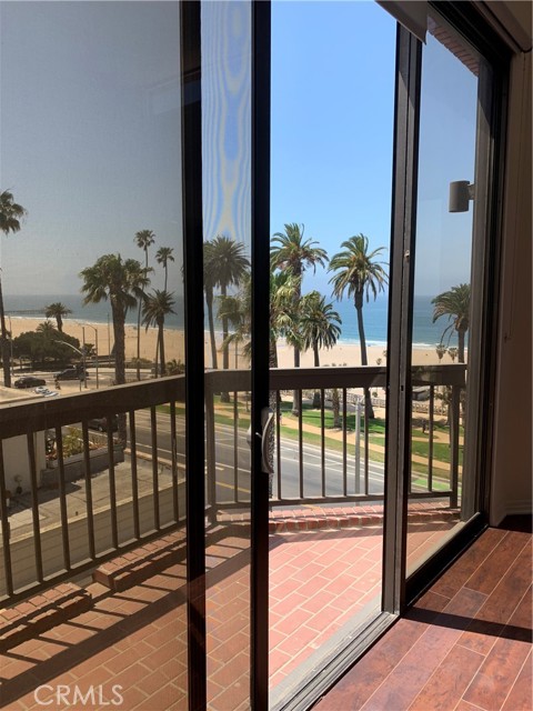 Detail Gallery Image 10 of 40 For 1033 Ocean Ave #401,  Santa Monica,  CA 90403 - 2 Beds | 2 Baths