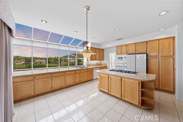 Detail Gallery Image 13 of 55 For 45436 via Jaca, Temecula,  CA 92592 - 4 Beds | 3 Baths