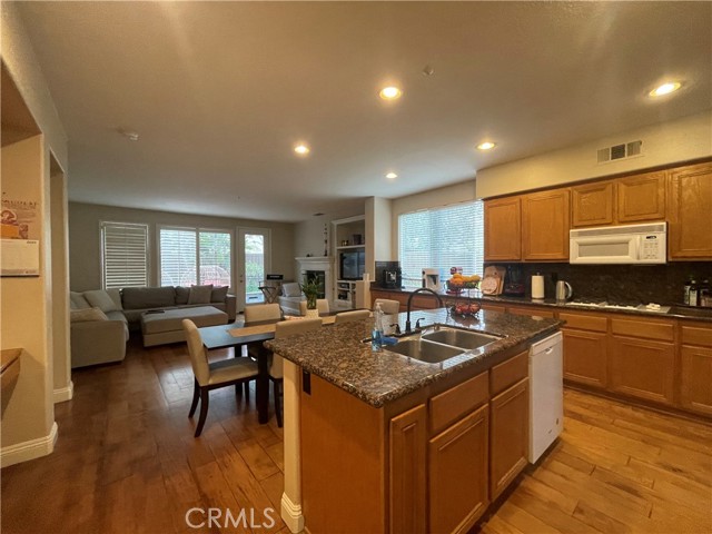 Detail Gallery Image 12 of 38 For 10 Acanthus, Rancho Santa Margarita,  CA 92688 - 5 Beds | 3 Baths
